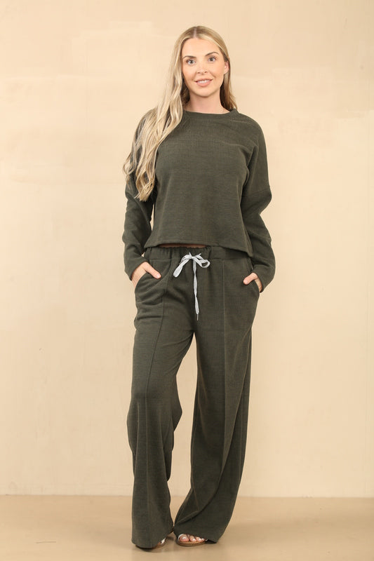 Ensemble élégant tissu texturé doux un haut coupe décontractée et un pantalon large à cordon de serrage assorti, parfait pour un style sans effort et un confort décontracté Ref-8953