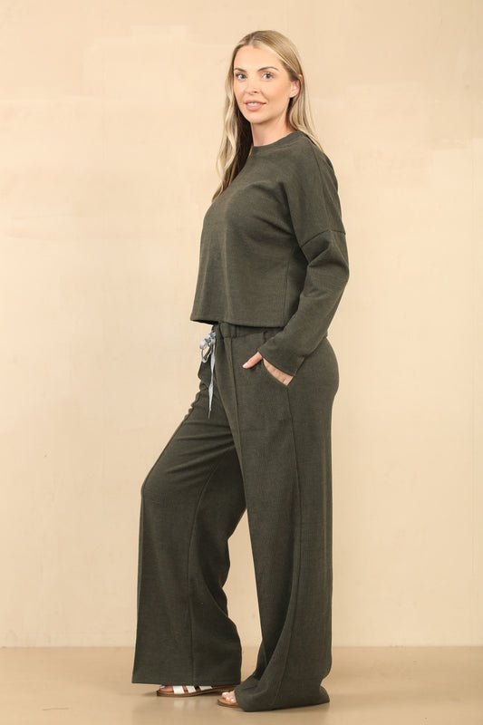 Ensemble élégant tissu texturé doux un haut coupe décontractée et un pantalon large à cordon de serrage assorti, parfait pour un style sans effort et un confort décontracté Ref-8953